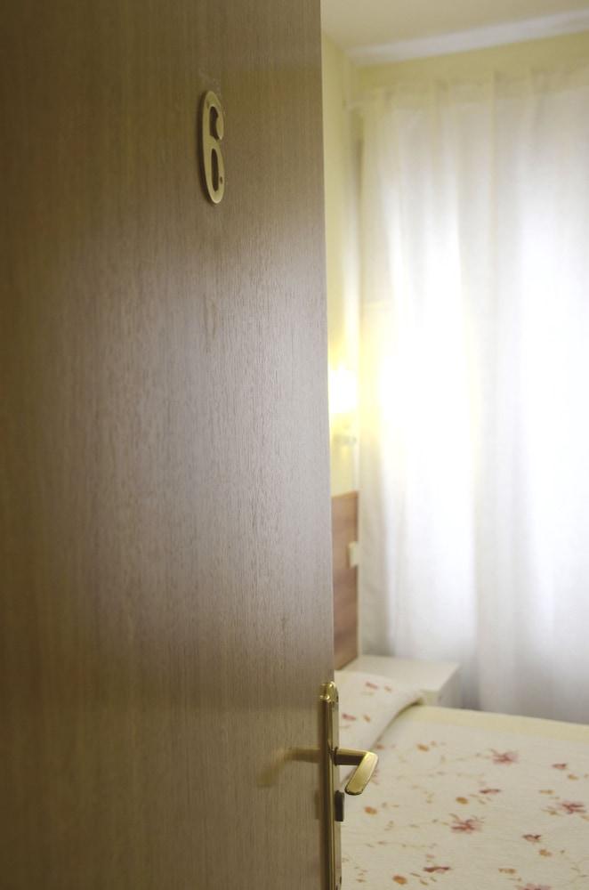 Hostal Nersan2 Madrid Luaran gambar